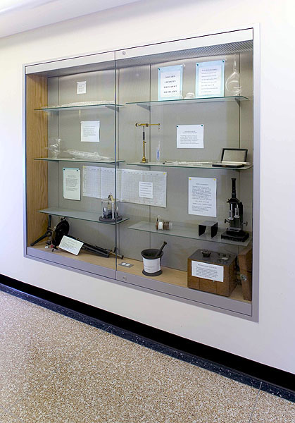 Built in glass clearance display cabinets